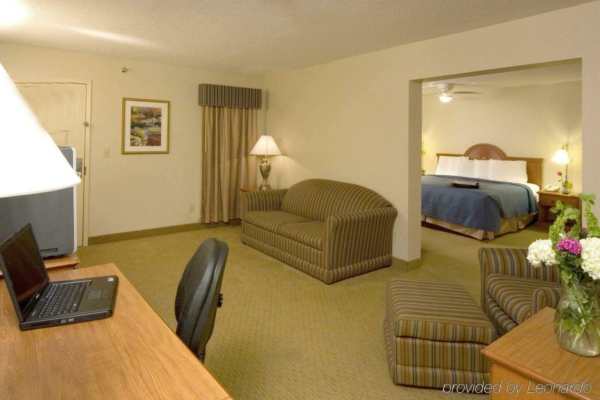 Quality Inn University Lansing Habitación foto
